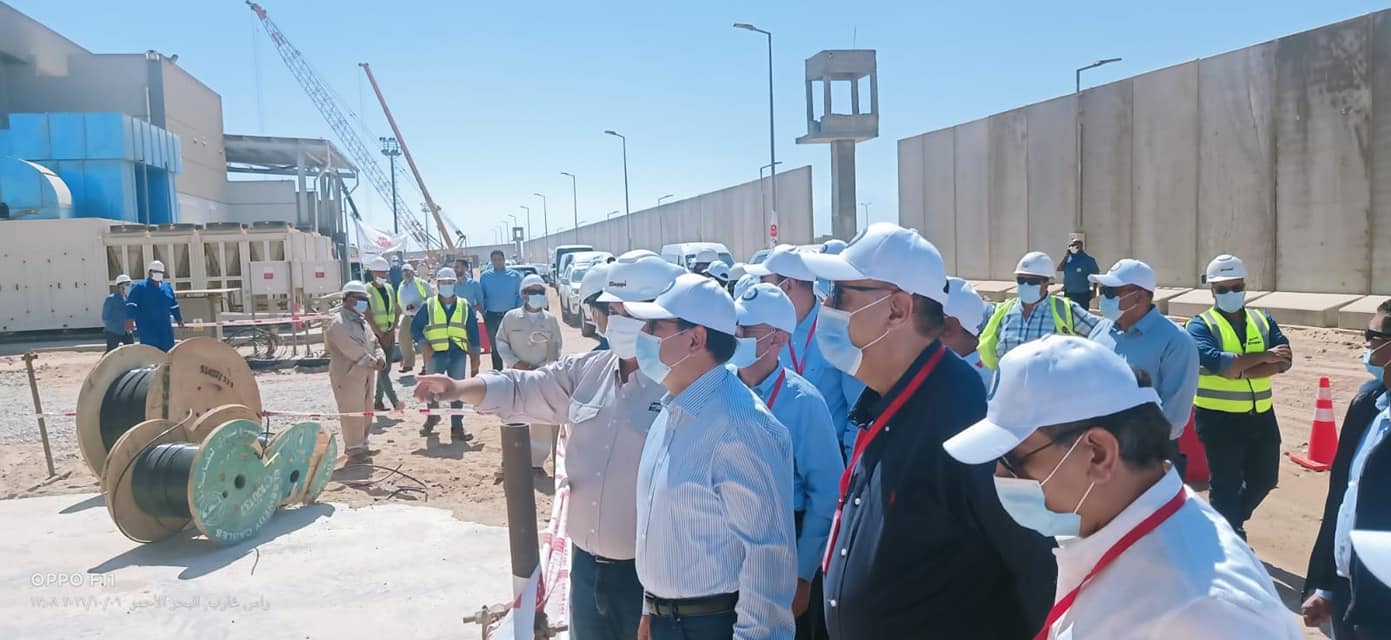 بالصور … وزير البترول يتفقد منطقتى خليج السويس ورأس غارب البترولية بالبحر الأحمر