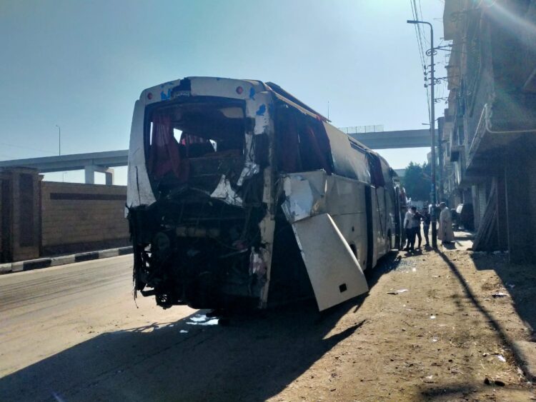 اصطدام جرار مفرد بأتوبيس على مزلقان الصدر بالزقازيق